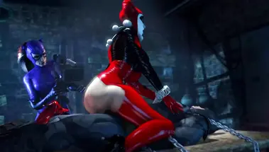 Женщина кошка мастурбирует на трах Харли Квинн и связанного Бэтмена