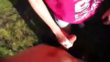 Русский пацан поимел в анал плоскогрудую вебкамщицу на природе