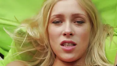 Госпожа отсосала рабу передавленный хуй, вставив ему в анус анальную пробку