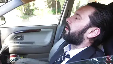 Детектив дерет связанную заложницу в анал, приехав по вызову 911