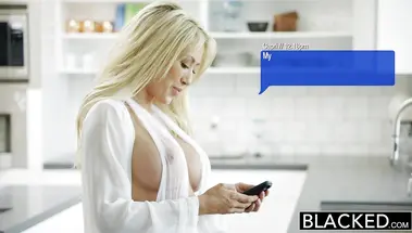 Жену пригласила черного любовника на потрахушки, пока муж был на похоронах друга