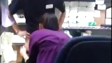 Кладовщица делает минет старшему менеджеру в подсобке