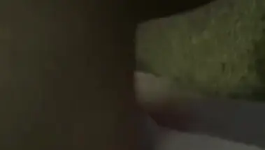 Студент спустил сперму внутрь письки училки, трахнув её перед камерой