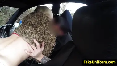 Проститутка сделала менту анилингус и трахнулась в машине