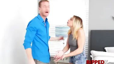 Отчим проучил дочь, заставив глубоко сосать хуй и трахаться в бритую киску