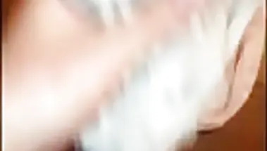 Сынок дрочит хуй на мамкины грязные трусы, намотав на ствол чистые