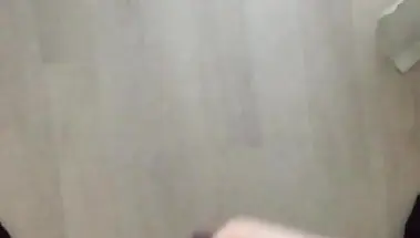 Сын спиздил мамины трусики и подрочил, обмотав ими хуй