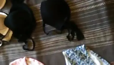 Брат обкончал нижнее белье сводной сестры, подрочив на него член