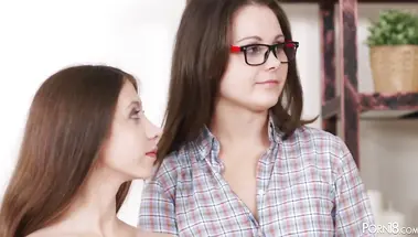 Студент художник выебал в жопы натурщицу и учительницу по рисованию на паре