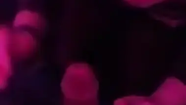 Тусовщица сосет и облизывает хуй незнакомца в туалете клуба