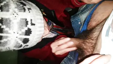 Пьяная москвичка сосет маленький волосатый хуй узбека на улице