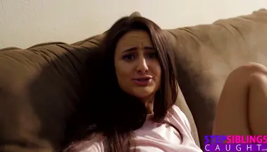 Брат подловил сводную сестру на дрочке киски и оттрахал её большим членом