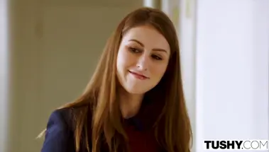 Секретарша отсосал хуй шефа и дала ему в дупло