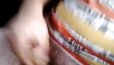 Эксгибиционист онанирует хуй на незнакомку в джинсовой юбке в маршрутке