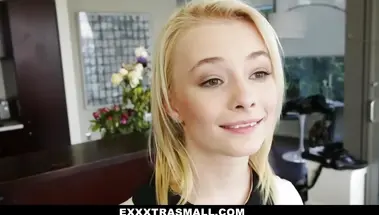 Парень засадил большой член в узкую пизду 18-летней худышки