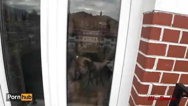 Горловой отсос и ебля раком дома Мии Бандини