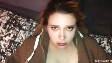 Оттрахал девушку в толстовке после минета и кончил на лицо