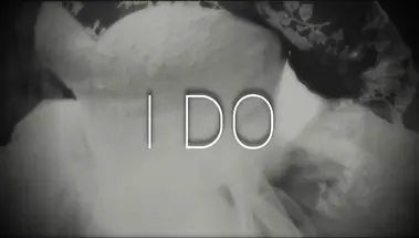 Нежно отымел на кровати пышку в свадебном платье