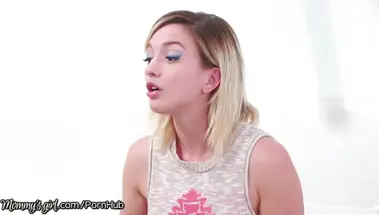 Мама учит дочь вылизывать пизду азиатской лесбиянке