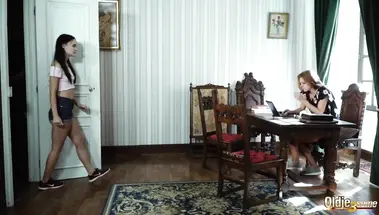 Старик на собеседовании ебет начальницу и ее помощницу