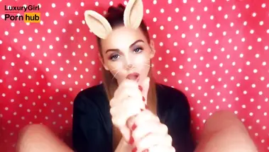 Дрочка члена с проглотом спермы девушки с виртуальными ушками зайки