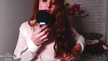 Рыжая красотка томно стонет, облизывая анальную затычку в сольнике ACMP