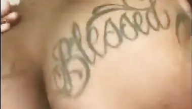 Домашний минет и ебля раком негритянки с пирсингованными сосками