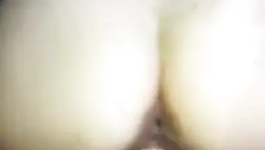 Дрыщ ебет грудастую телку раком и в классике на скрипучей кровати