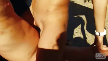 Обоюдный орал и ебля блондинки с качком на террасе курорта