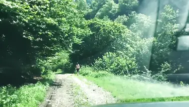 В лесу отымел раком в презервативе деревенскую давалку