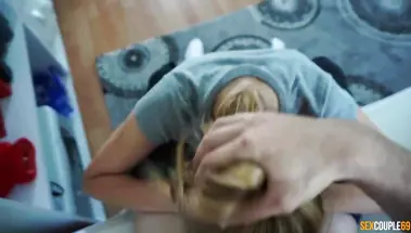 Смачный отсос крепкой залупы крупно с финалом на маленькие сиськи