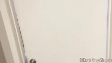 Легко соблазнил на анальную еблю с кремпаем нимфоманку мачеху в халате