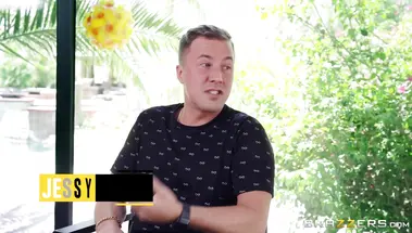 Звезды Браззерс ебутся в оргии возле бассейна после групповухи в автобусе