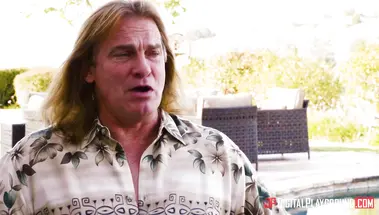 Тарабанит сисястую Джессу Роудс в родительском доме