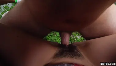 Показала волосатый лобок незнакомцу за деньги и дала в пизду