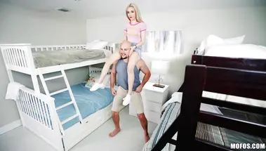 Студентка Jane Wilde проходит порно кастинг, трахаясь в общаге с ебарем