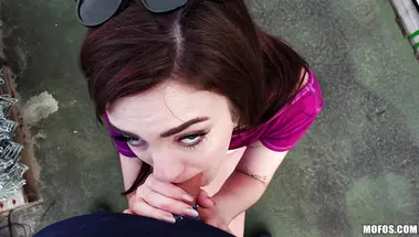 Снял и трахнул на улице молодуху с торчащими сосками за деньги