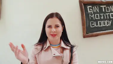 Россиянку Cassie Fire снял и выебал в парке богатый европеец