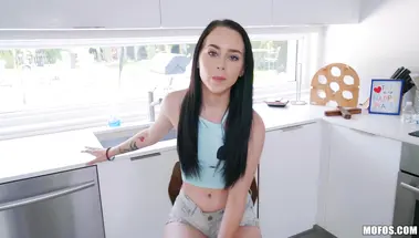 Kyle Mason жестко дрючит раком брюнетку Bambi Black