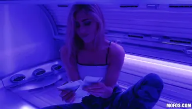 Администраторша спортзала за деньги трахается с посетителем фитнес клуба