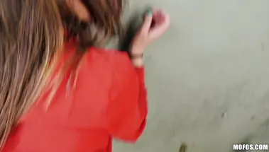 Латинка Lucia Nieto раздвинула за деньги ноги перед пикапером