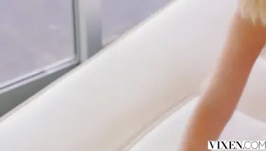 Жопастая Jada Stevens отвлекает парня минетом от стрима ради ебли