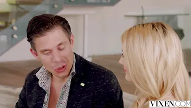 Модельер трахает модель фаворитку после нежного минета