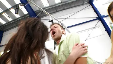 Зрелый тренер получил двойной отсос и еблю ЖМЖ за порванные связки