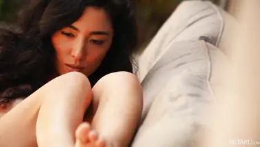 Сольное выступление голой кудряшки на вилле на курорте