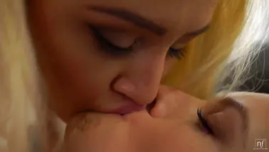 Римминг и куни до оргазма после утреннего пробуждения от лизания сосков