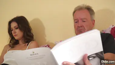 Взяла на слабо: внучка соблазнила на орал и секс родного деда