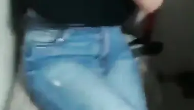 Замужняя телка лижет залупу, разговаривая по телефону с мужем