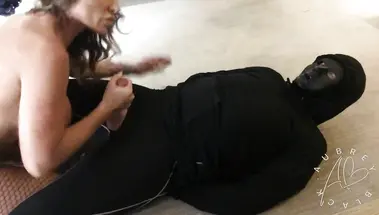 Госпожа топчется на члене и бьет раба по яйцам