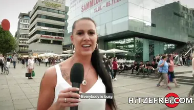 Неожиданный дебют в аматорском порно лысого немца и брюнетки